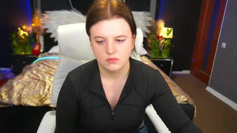 kristifoxy online show from April 26, 5:05 am