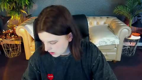 Snapshot of kristifoxy chatting on May 11, 6:49 pm kristifoxy online show from May 11, 6:49 pm