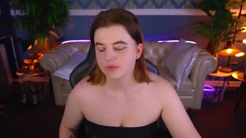 Snapshot of kristifoxy chatting on May 18, 12:22 pm kristifoxy online show from May 18, 12:22 pm