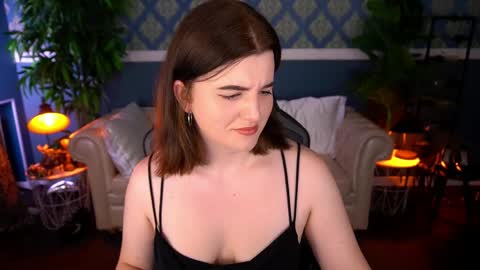 Snapshot of kristifoxy chatting on June 6, 12:54 pm kristifoxy online show from June 6, 12:54 pm
