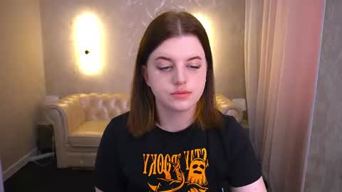 Snapshot of kristifoxy chatting on July 8, 5:23 am kristifoxy online show from July 8, 5:23 am