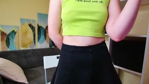 Snapshot of kristina_sosexy chatting on February 5, 4:48 am Christina online show from February 5, 4:48 am