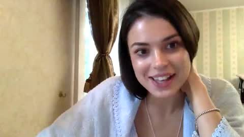 kristinalamour96 online show from October 7, 1:30 pm