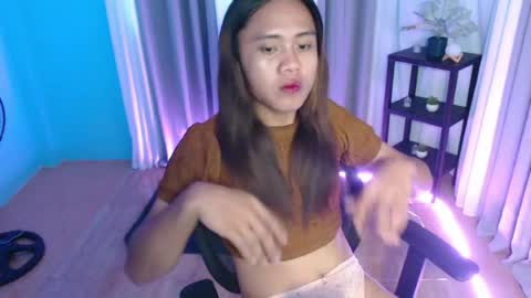 kristine_fox online show from May 13, 7:17 am