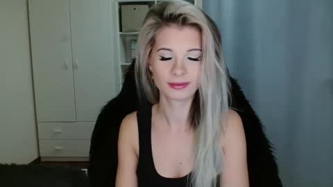 KristineAmore online show from November 10, 8:24 am