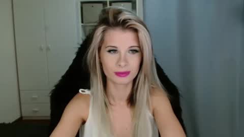 KristineAmore online show from November 12, 3:23 pm