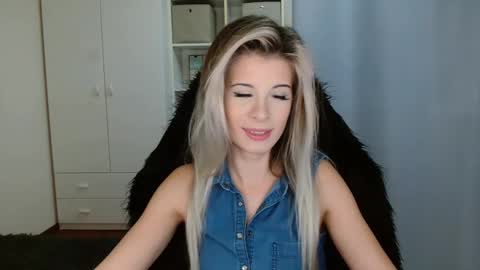 KristineAmore online show from November 18, 7:24 am