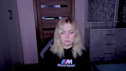 Snapshot of kristy_fran chatting on May 20, 9:43 pm Kristy online show from May 20, 9:43 pm