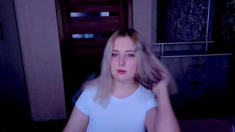 Snapshot of kristy_fran chatting on June 5, 8:14 pm Kristy online show from June 5, 8:14 pm