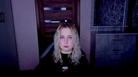 Snapshot of kristy_fran chatting on June 6, 7:29 pm Kristy online show from June 6, 7:29 pm