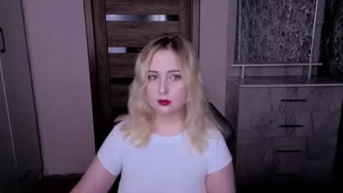Snapshot of kristy_fran chatting on June 16, 7:16 pm Kristy online show from June 16, 7:16 pm