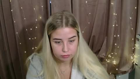 KristyFlowers online show from December 6, 9:43 am