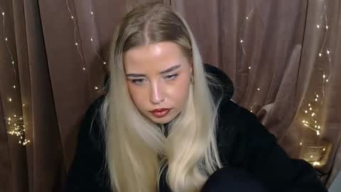 KristyFlowers online show from December 12, 7:26 pm