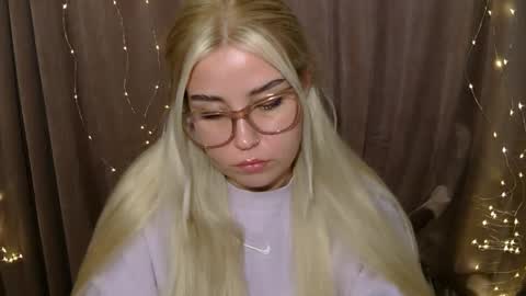 KristyFlowers online show from December 19, 8:23 pm