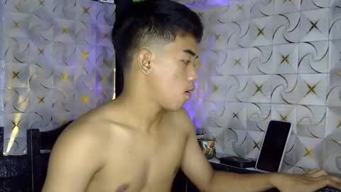 kritthanarkorn online show from March 12, 7:31 pm