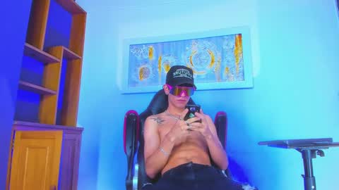 justym online show from December 15, 10:58 pm