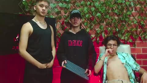 justym online show from February 6, 9:22 am