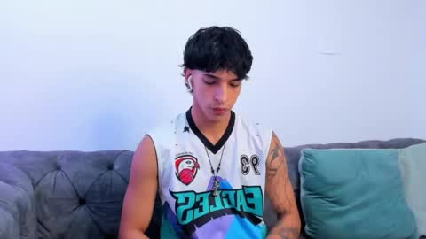 Snapshot of kroywave chatting on May 12, 3:03 am Kroy Wave Muscle Tattoos Latino online show from May 12, 3:03 am