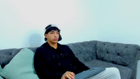 Snapshot of kroywave chatting on May 29, 4:10 am Kroy Wave Muscle Tattoos Latino online show from May 29, 4:10 am