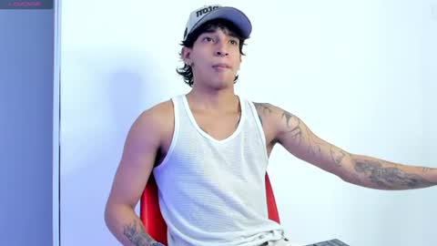 Snapshot of kroywave chatting on June 17, 3:42 am Kroy Wave Muscle Tattoos Latino online show from June 17, 3:42 am