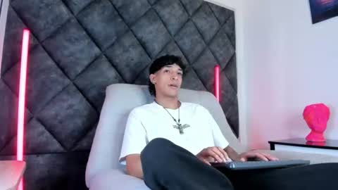 Kroy Wave  Muscle Tattoos Latino online show from August 8, 3:52 am