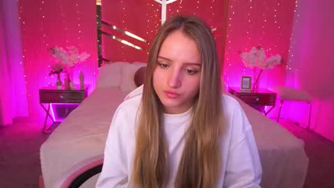 Snapshot of krys_tina chatting on March 28, 7:52 am krys_tina online show from March 28, 7:52 am