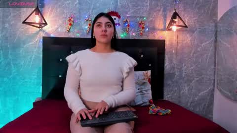 Kystal Taylor online show from December 17, 11:27 am