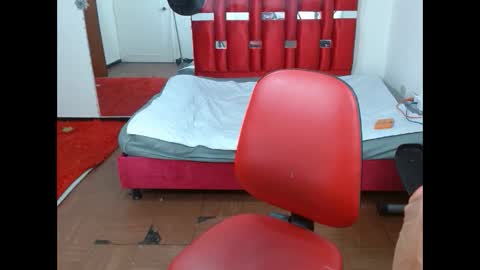 KRYSTAL THOMSON online show from October 8, 3:09 pm