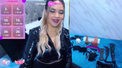 Snapshot of krysten_ritter2 chatting on November 1, 7:32 am krys online show from November 1, 7:32 am