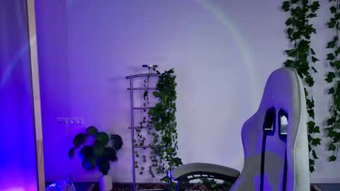 Snapshot of kumiho_7777 chatting on June 6, 9:47 am Eileen online show from June 6, 9:47 am