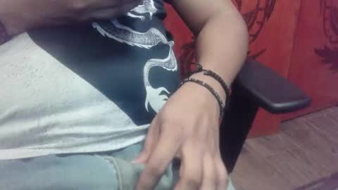 Snapshot of kunahub17 chatting on November 4, 2:21 am kunahub17 online show from November 4, 2:21 am