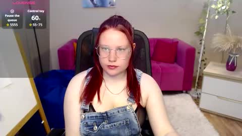 Snapshot of kuri_u chatting on March 28, 7:19 am kuri_u online show from March 28, 7:19 am