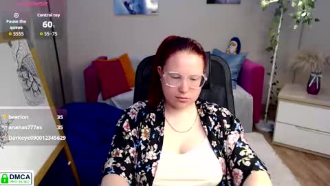 kuri_u online show from May 28, 9:34 pm