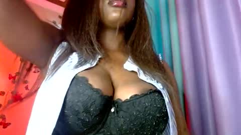 Snapshot of kween_p chatting on November 8, 12:27 pm Elsa online show from November 8, 12:27 pm