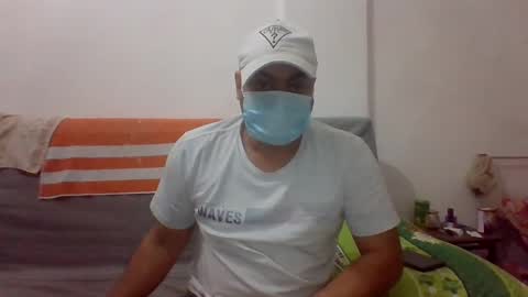 Snapshot of kwt8933 chatting on January 22, 8:29 am khalid 89 online show from January 22, 8:29 am