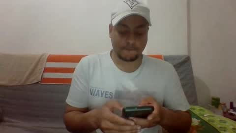 Snapshot of kwt8933 chatting on February 7, 10:08 am khalid 89 online show from February 7, 10:08 am