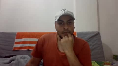 Snapshot of kwt8933 chatting on February 19, 6:22 am khalid 89 online show from February 19, 6:22 am