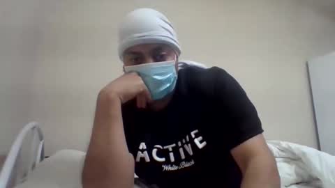 Snapshot of kwt8933 chatting on May 1, 7:40 pm khalid 89 online show from May 1, 7:40 pm