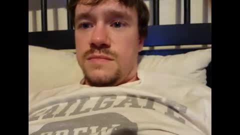 Snapshot of kyle624892 chatting on February 19, 10:17 pm Ojax online show from February 19, 10:17 pm