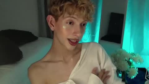 Snapshot of kyle__cooper chatting on December 10, 5:28 am Kyle Cooper online show from December 10, 5:28 am