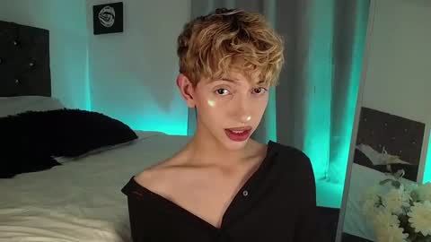 Snapshot of kyle__cooper chatting on December 30, 12:43 am Kyle Cooper online show from December 30, 12:43 am