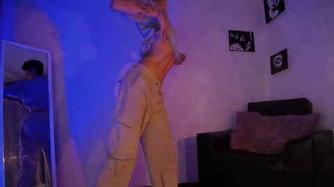 Snapshot of kyle__cooper chatting on January 22, 4:34 am Kyle Cooper online show from January 22, 4:34 am