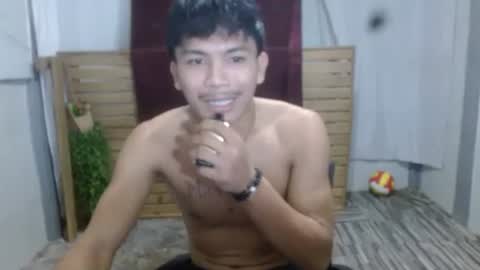 Snapshot of kyle_lourence chatting on April 24, 9:34 am kyle_lourence online show from April 24, 9:34 am