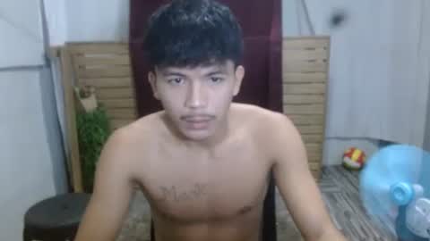 Snapshot of kyle_lourence chatting on April 25, 2:25 pm kyle_lourence online show from April 25, 2:25 pm