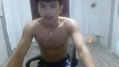 Snapshot of kyle_lourence chatting on April 28, 4:06 am kyle_lourence online show from April 28, 4:06 am