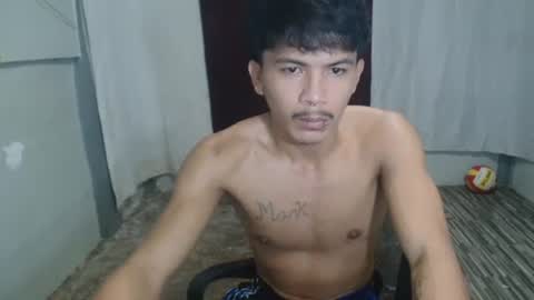 Snapshot of kyle_lourence chatting on May 8, 8:14 pm kyle_lourence online show from May 8, 8:14 pm