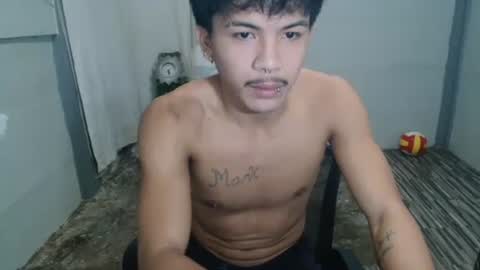 Snapshot of kyle_lourence chatting on May 18, 12:22 pm kyle_lourence online show from May 18, 12:22 pm