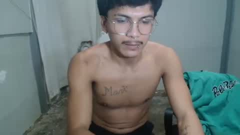 Snapshot of kyle_lourence chatting on May 19, 12:38 am kyle_lourence online show from May 19, 12:38 am