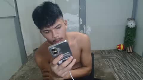 Snapshot of kyle_lourence chatting on May 23, 10:58 pm kyle_lourence online show from May 23, 10:58 pm