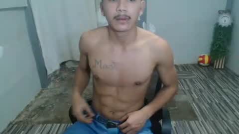 Snapshot of kyle_lourence chatting on May 24, 6:24 pm kyle_lourence online show from May 24, 6:24 pm
